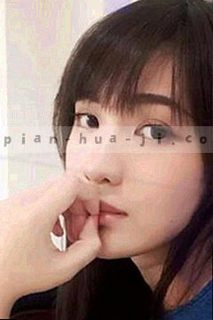 第七码头：深蓝夜色与光影长条的抽象封面
